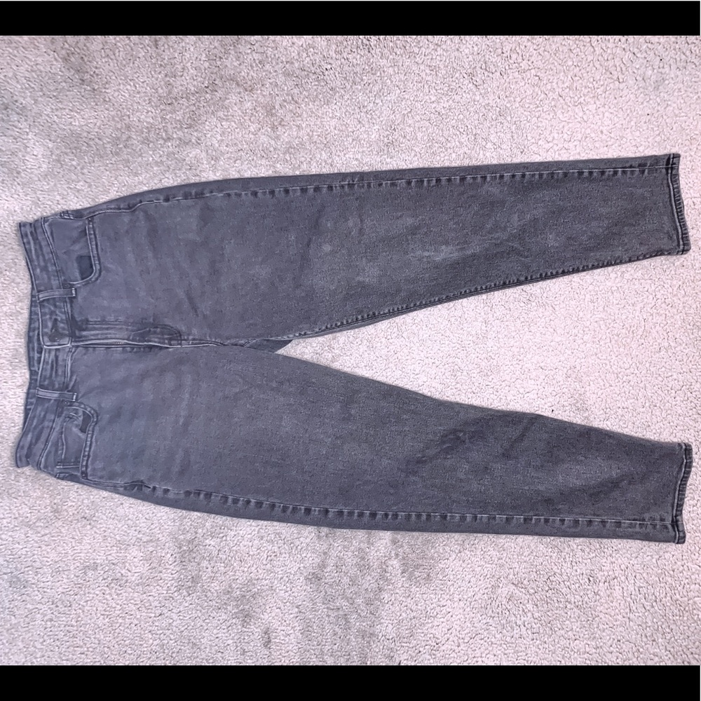 American Eagle high rise black mom jeans!